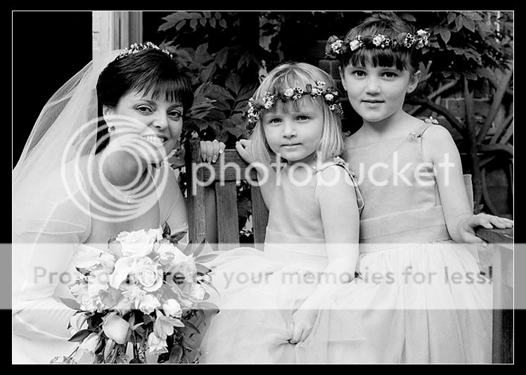 IMAGE: http://i371.photobucket.com/albums/oo154/LizKitMik/JuliaBride.jpg